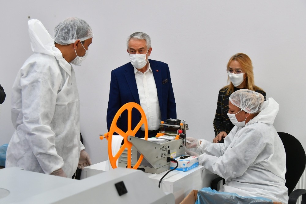 LGS’ye girecek öğrencilerin maskeleri Isparta Belediyesi’nden 