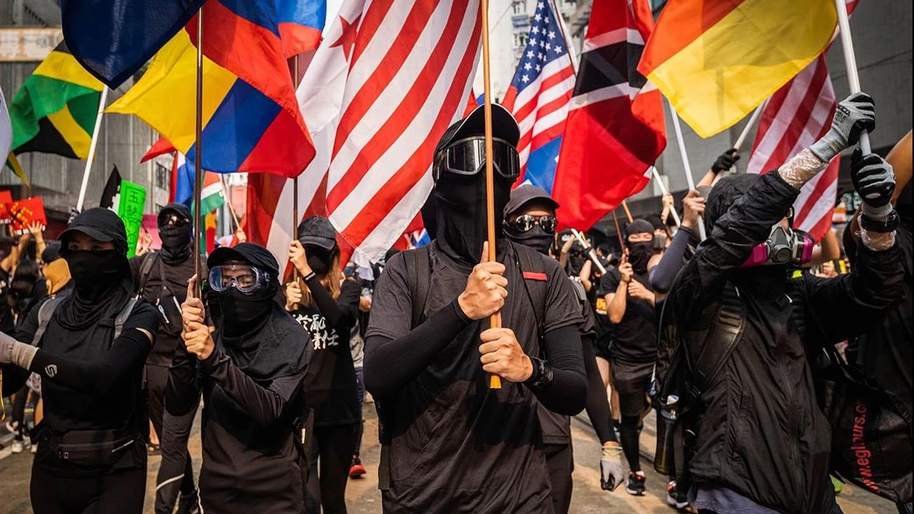 Liberal siyaset çöküyor: Batı’nın 