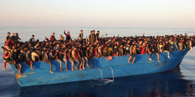 Libya açıklarında 125 düzensiz göçmen kurtarıldı