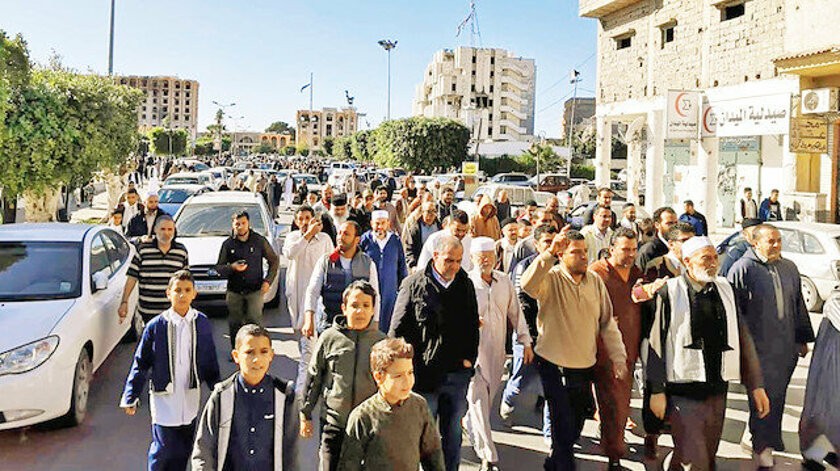 Libya direniyor! Selalar okundu, halk sokağa koştu