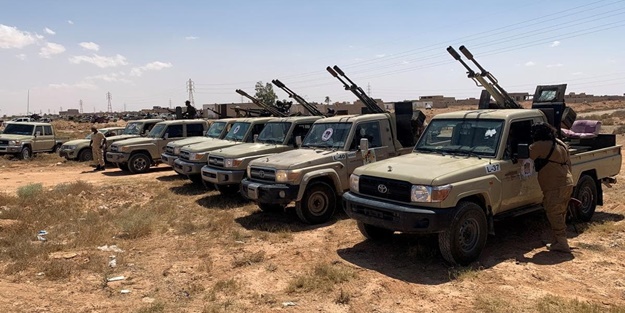 Libya ikiye ayrıldı! Kim kimin yanında?