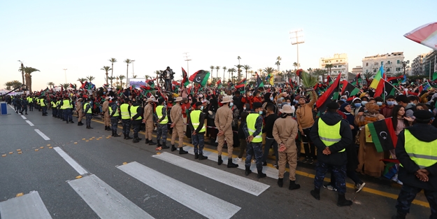 Libya'da halk meydanlara indi! Türkiye'den 'Yanınızdayız' mesajı