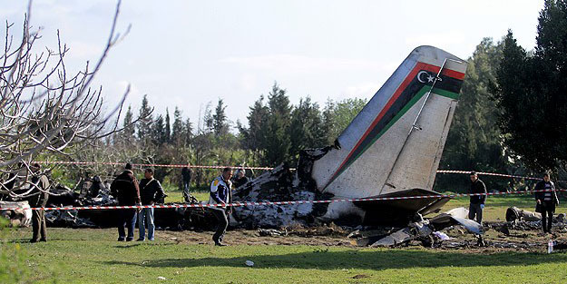 Libya'da savaş uçağı düştü