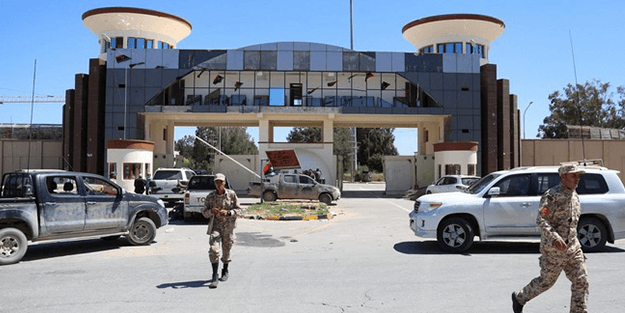 Libya’da seçim öncesi askeri hareketlilik! Caddeler trafiğe kapatıldı!