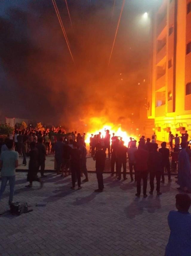 Libya'da yine kargaşa! Parlamentoyu ateşe verdiler