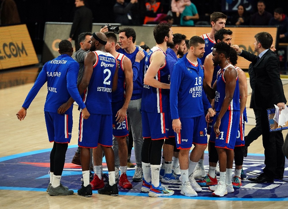 Lider Anadolu Efes’in konuğu Olympiakos 