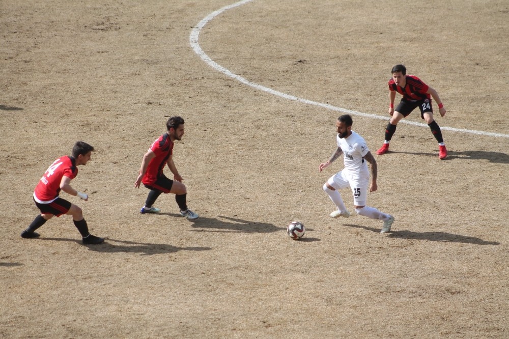 Lider Bayburt 3 puanı 2 golle aldı 
