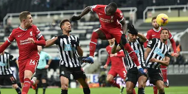 Lider Liverpool deplasmanda kayıp