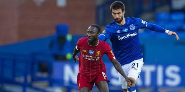 Lider Liverpool Everton'ı geçemedi
