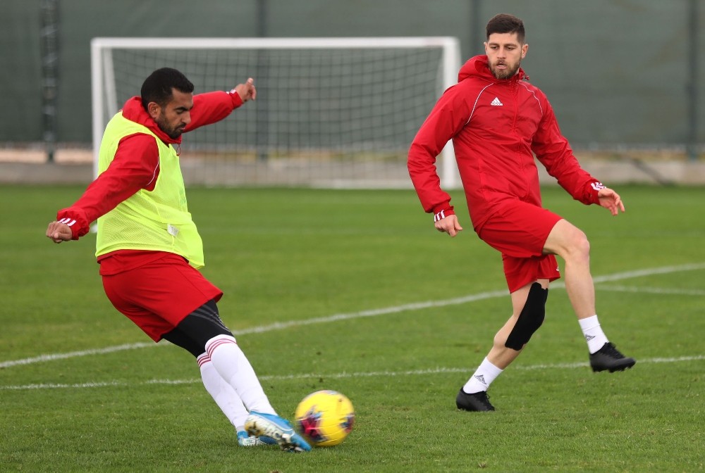 Lider Sivasspor tam gaz çalışıyor 