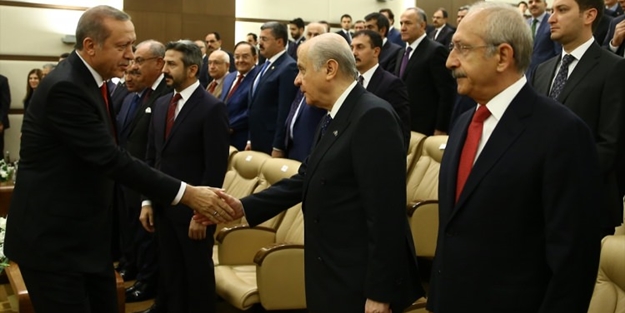 Lider yine aynı karede yer aldı