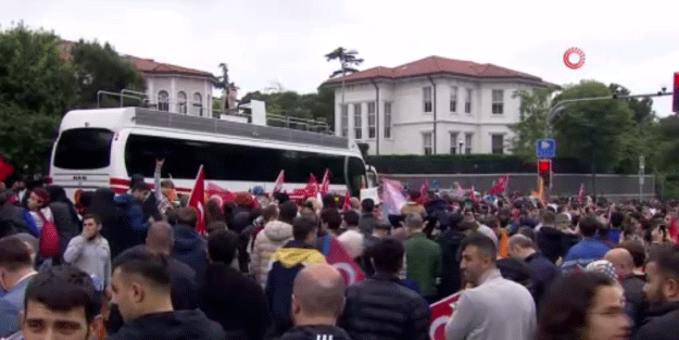 Lider, yine lider! Vatandaşlar Erdoğan'ın evine akın etti