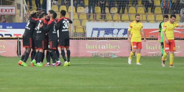 Lider'e Es-Es darbesi!