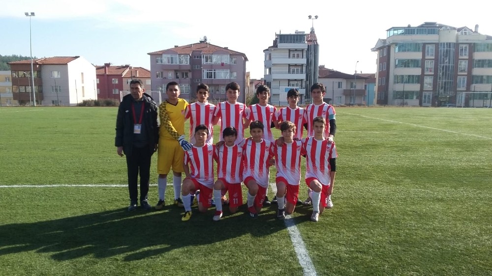 Ligde 12’de 12 yapan Bilecikspor U14 Gençler Ligi şampiyonu oldu 