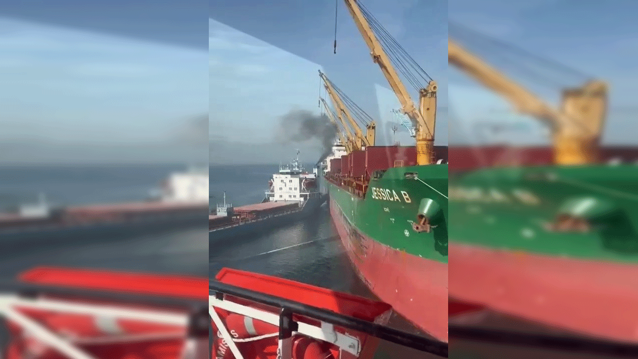 Limandan çıkan gemi, başka bir gemiye çarptı... O anlar kamerada