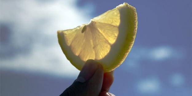 Limon dilimiyle uyumanın inanılmaz yararları