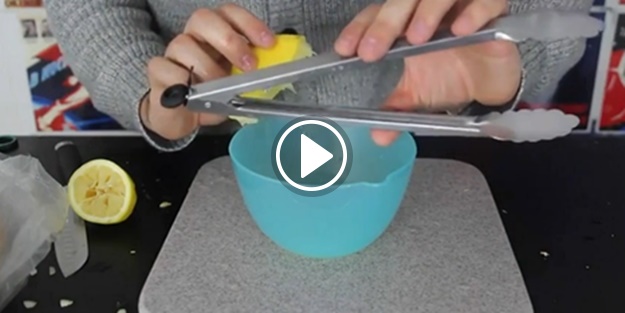 Limon sıkmanın en pratik yolu