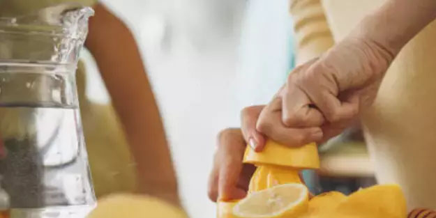 Limon suyundan ilaç gibi gelen güzellik! Efsane herkes bunu yapsın! O sorun kalkıyor