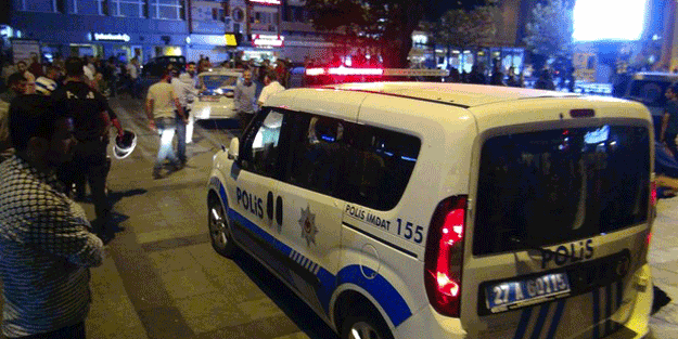 Linç edilmekten polis kurtardı