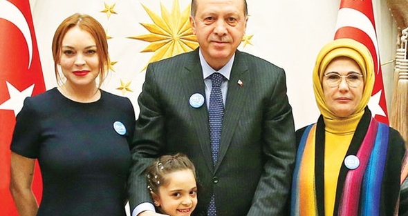 Lindsay Lohan Külliye'de