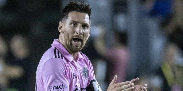 Messi, yeni kariyerine golle başladı