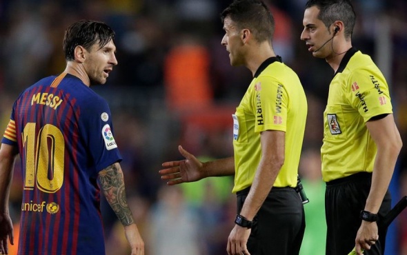 Lionel Messi maç sonu hakemin eli sıkmadı!