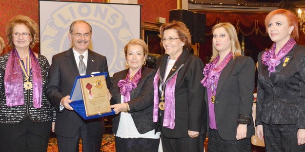 Lionslardan ödüllendiler!