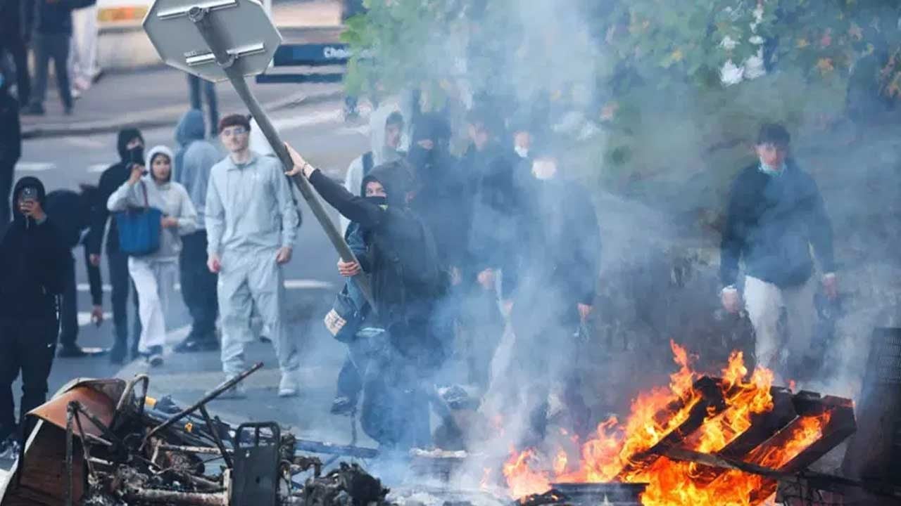 Lise eylemleri Paris ile Tahran arasında diplomatik gerilime dönüştü