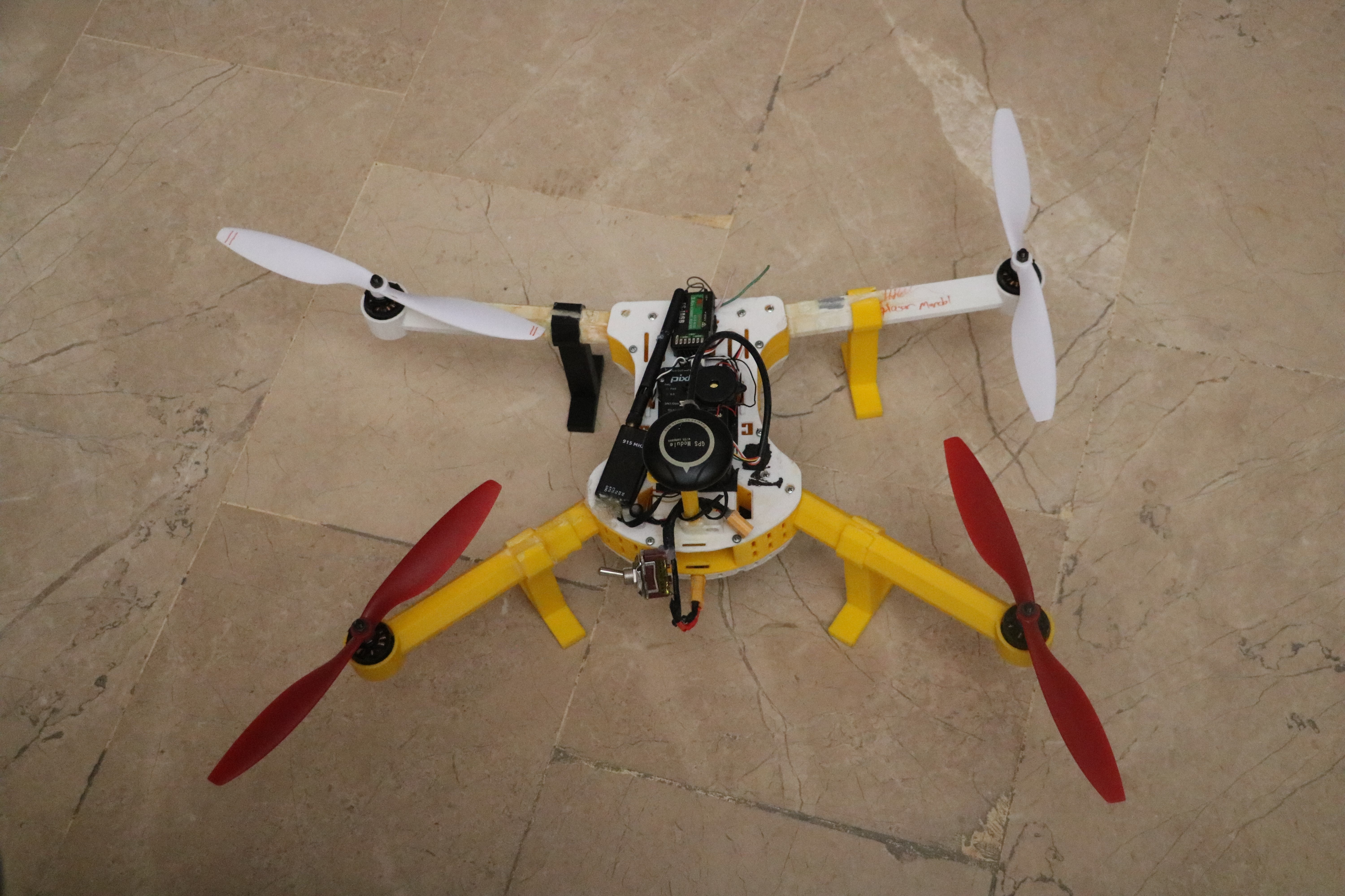 Lise öğrencileri 100 metre yükseklikten yüz tanıyan dron geliştirdi