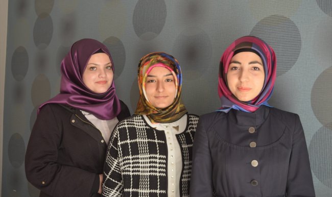 Lise öğrencileri İstiklal Marşı'nı işaret diliyle seslendirdi