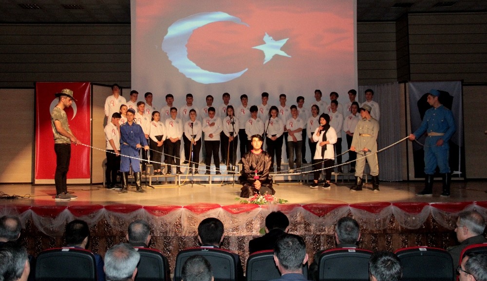 Lise öğrencileri, ‘Milli Mücadele ve İstiklal Marşı’ oratoryosu sahneledi 