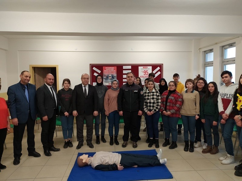 Lise öğrencileri ve AFAD gönüllülerine ilk yardım farkındalık eğitimleri 