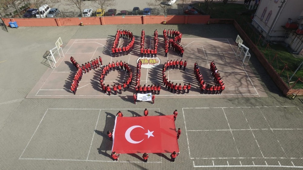 Lise öğrencilerinden anlamlı koreografi 