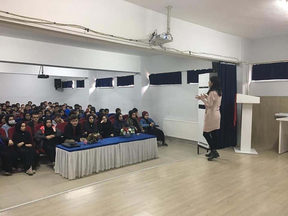 Lise öğrencilerine korona virüsünden korunma yolları anlatıldı 