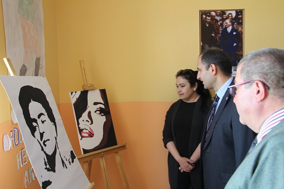 Lise öğrencilerinin resim sergisi ilgi gördü 