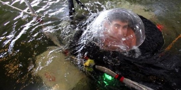 Lise öğrencisi denizaltı yaptı