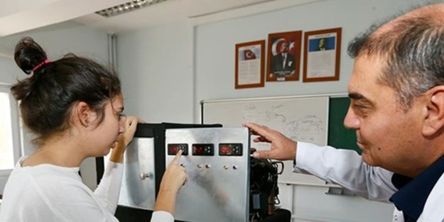 Lise öğrencisi geliştirdiği cihazla dünya birincisi oldu