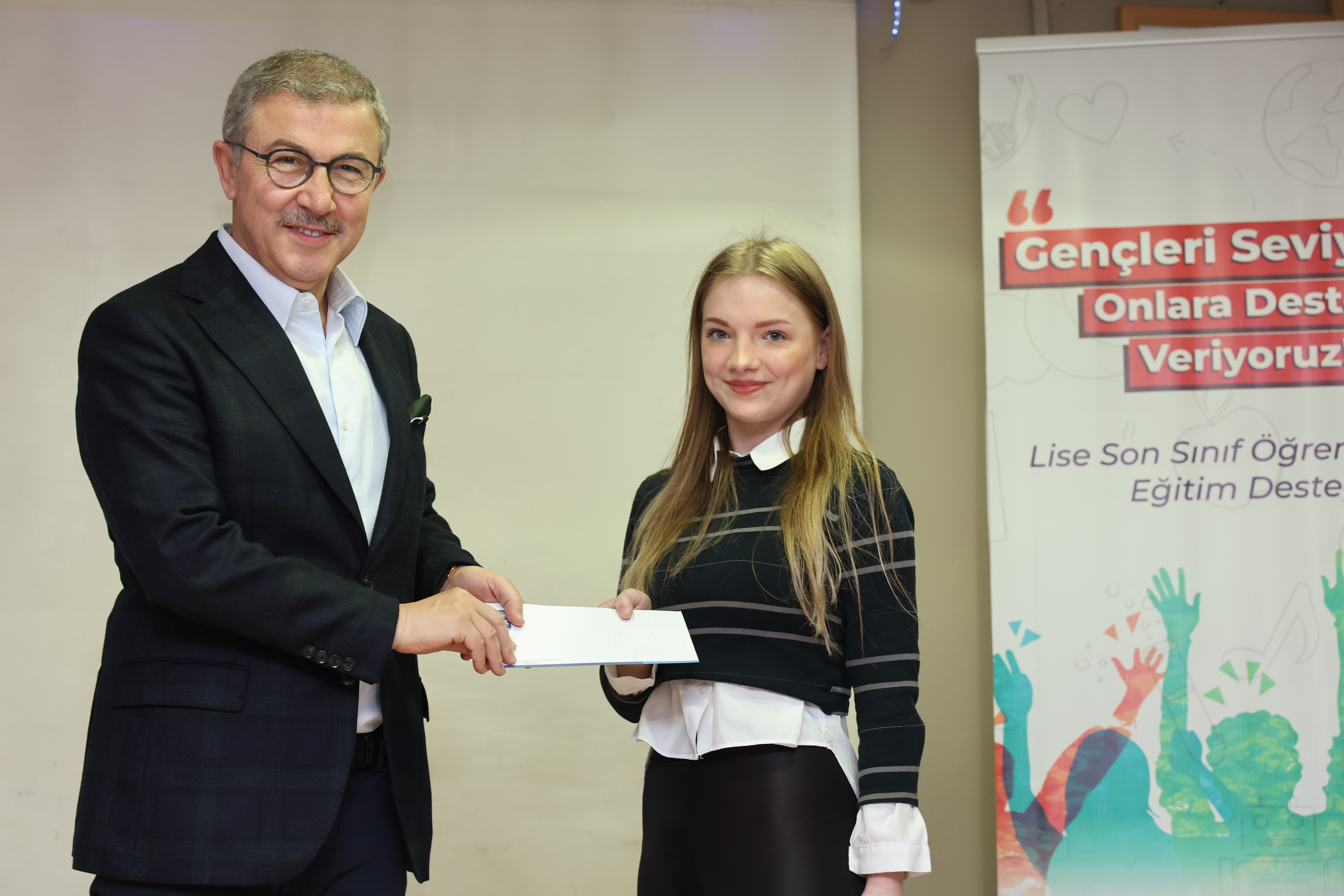 Lise son sınıf öğrencilerine eğitim desteği