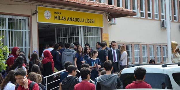 Lisede büyük panik! Hemen tahliye edildiler