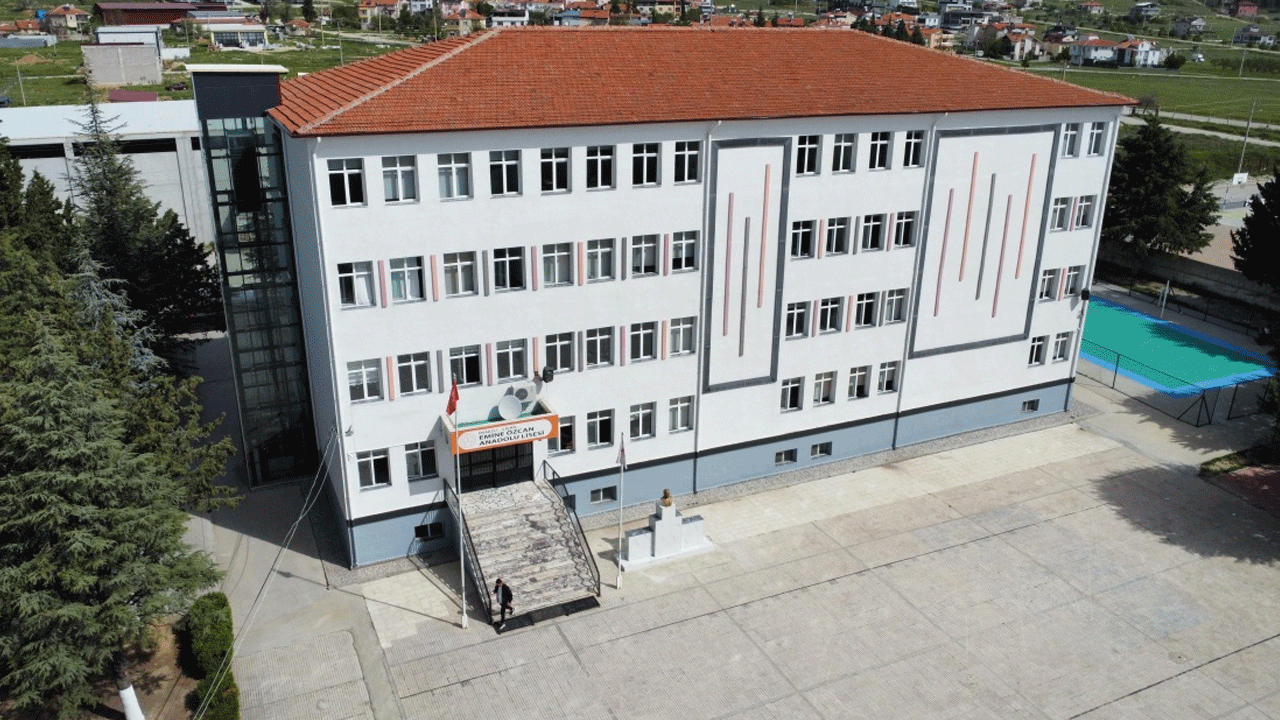 Lisede büyük skandal! Bunlar nasıl öğretmen?