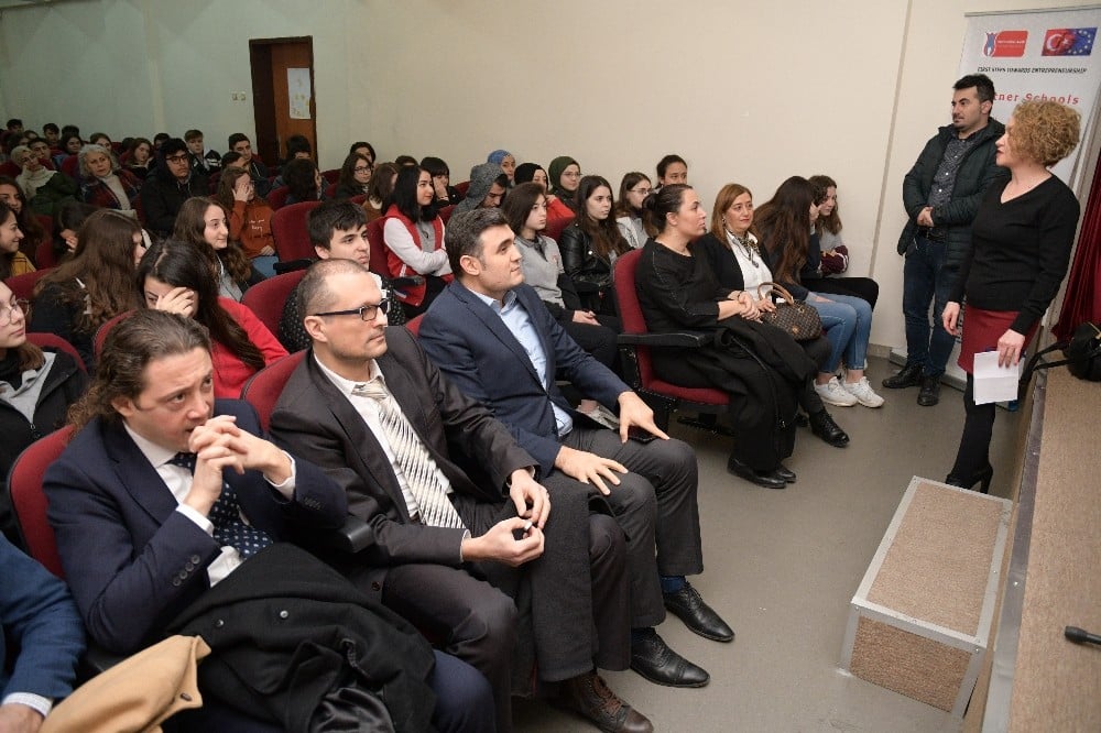 Lisede genç girişimciler yetişiyor 