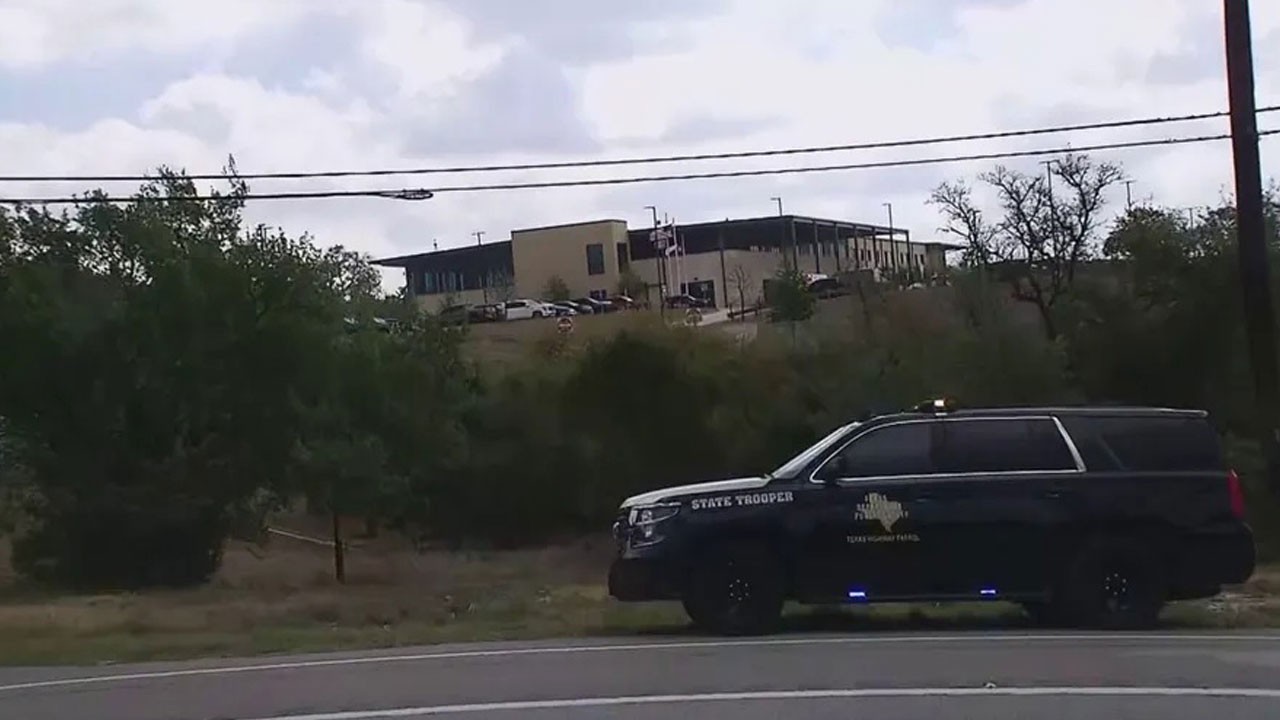 Lisede silahlı dehşet! Öğretmenini vurdu, kendi açtığı ateşle öldü