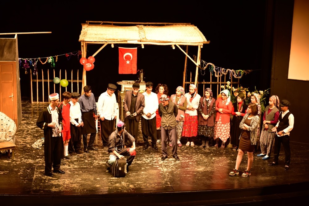 Liselerarası Tiyatro Şenliği perdelerini açtı 