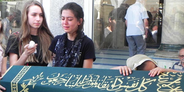 Liseli Alperen, gözyaşlarıyla son yolculuğuna uğurlandı