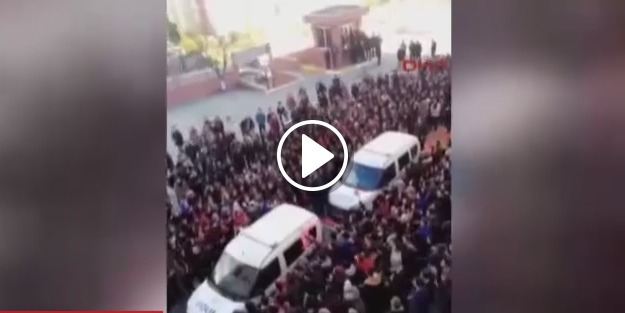 Liseli gençlerden polislere sürpriz!