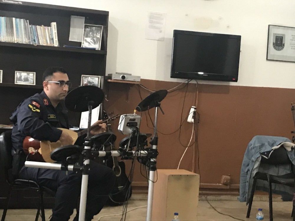 Liseli öğrencilerden askere destek konseri 