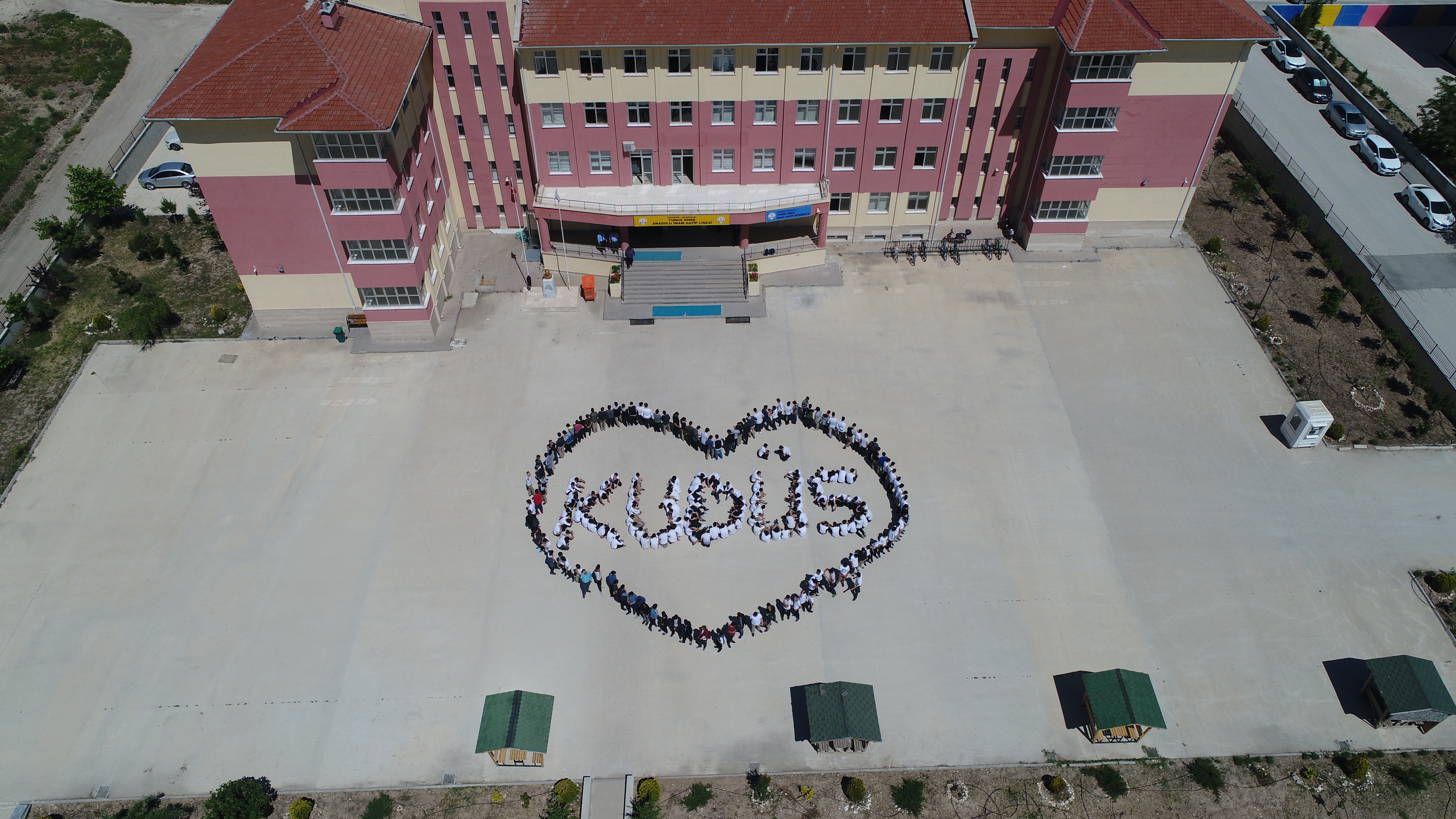 Liseli öğrencilerden Kudüs kareografisi