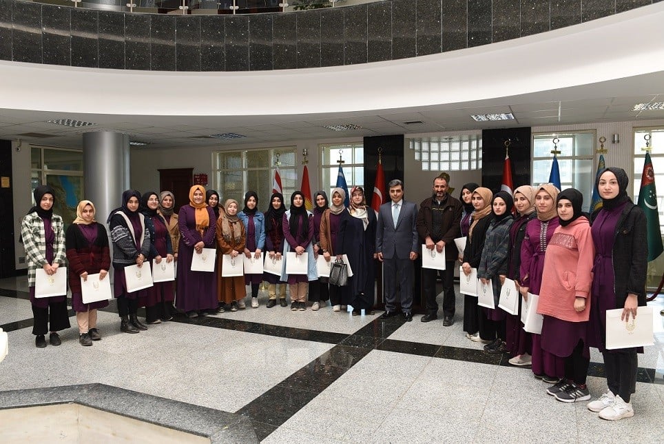 Liseli öğrencilerden Şanlıurfa Valiliğine ziyaret 