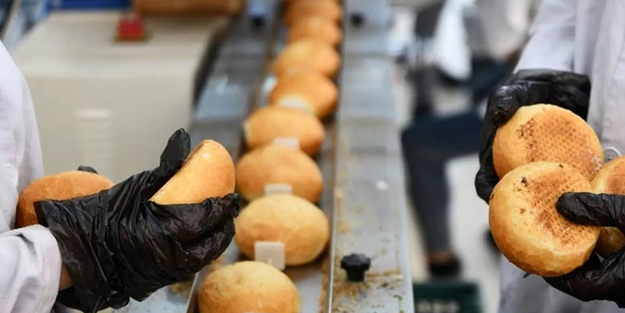 Liseli öğrencilerin ürettiği günlük 1,6 milyon ekmek deprem bölgesine gönderiliyor