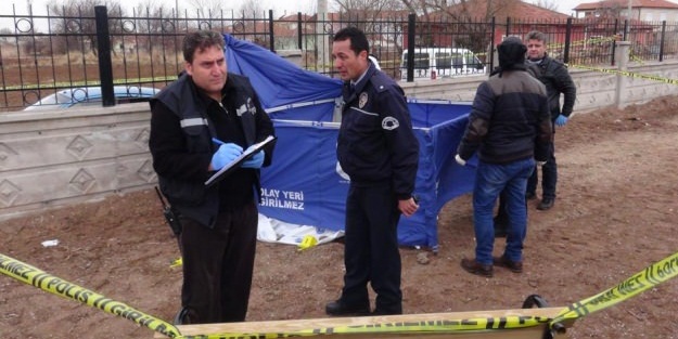 Liseli sevgilisini okul bahçesinde öldürdü!